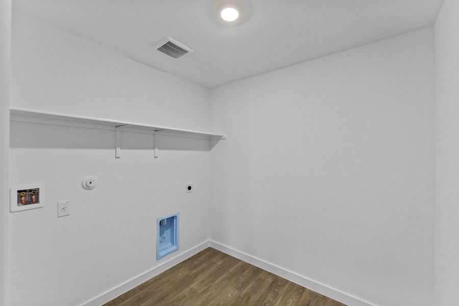 Spacious, unfurnished interior of a new home in Sonoma Oaks, Fredericksburg (Image 27).