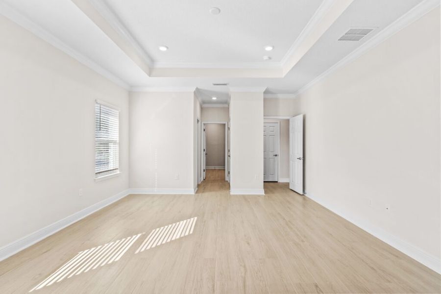 Spacious, unfurnished interior of a new home in Windswept Estates, Freeport (Image 17).