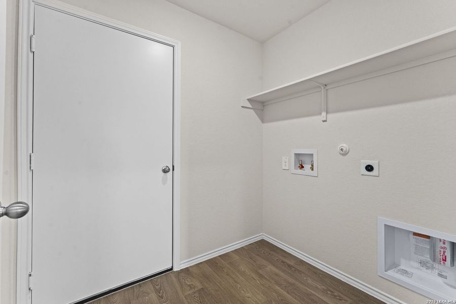 Spacious, unfurnished interior of a new home in Navarro Fields, Seguin (Image 13).