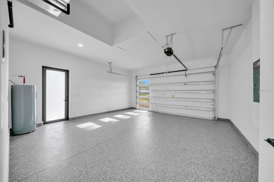 Spacious, unfurnished interior of a new home in , Lehigh Acres (Image 29).
