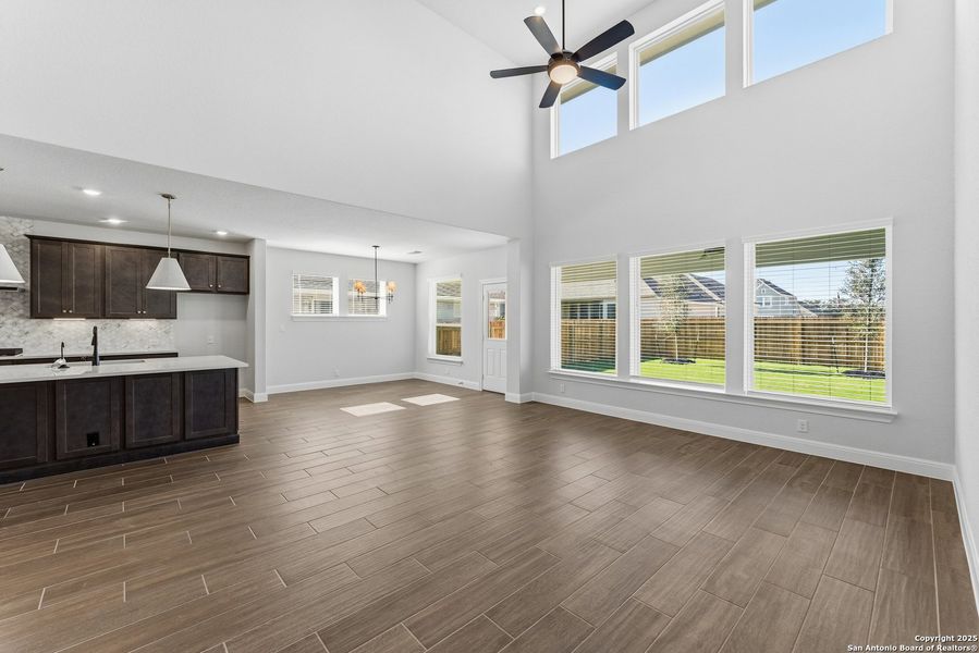Spacious, unfurnished interior of a new home in Davis Ranch 60', San Antonio (Image 23).
