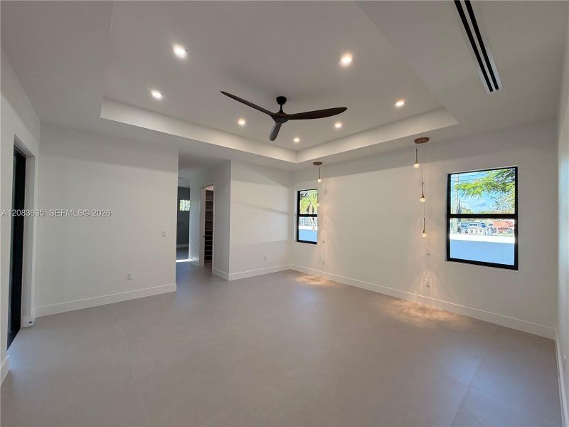 Spacious, unfurnished interior of a new home in , Miami (Image 20).