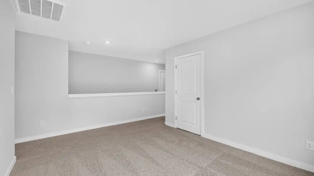 Spacious, unfurnished interior of a new home in Reedy Creek Preserve, Charlotte (Image 21).