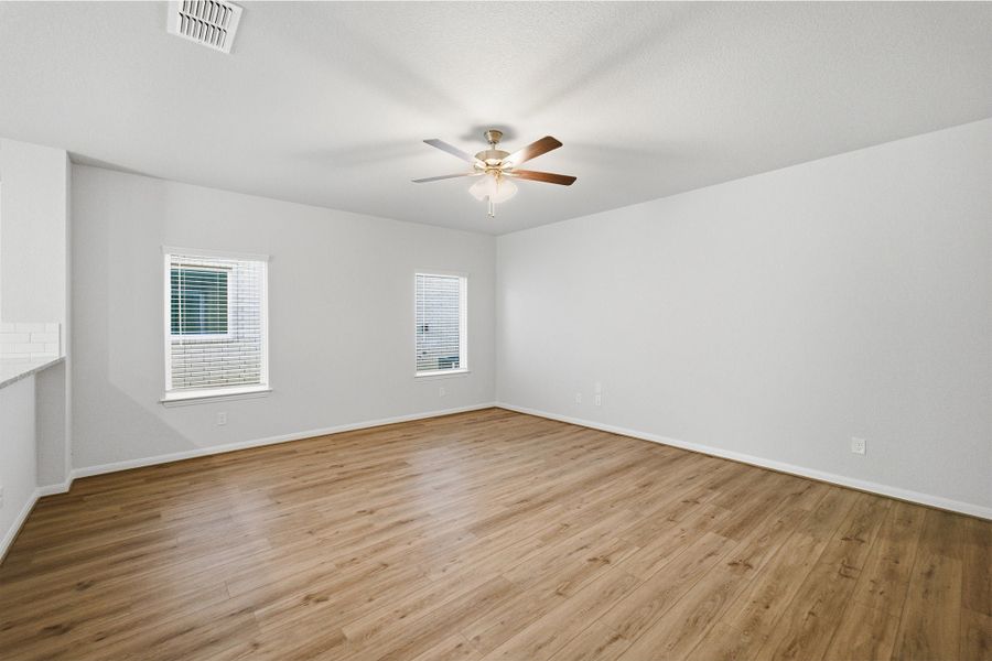 Spacious, unfurnished interior of a new home in Notting Hill, Converse (Image 17).