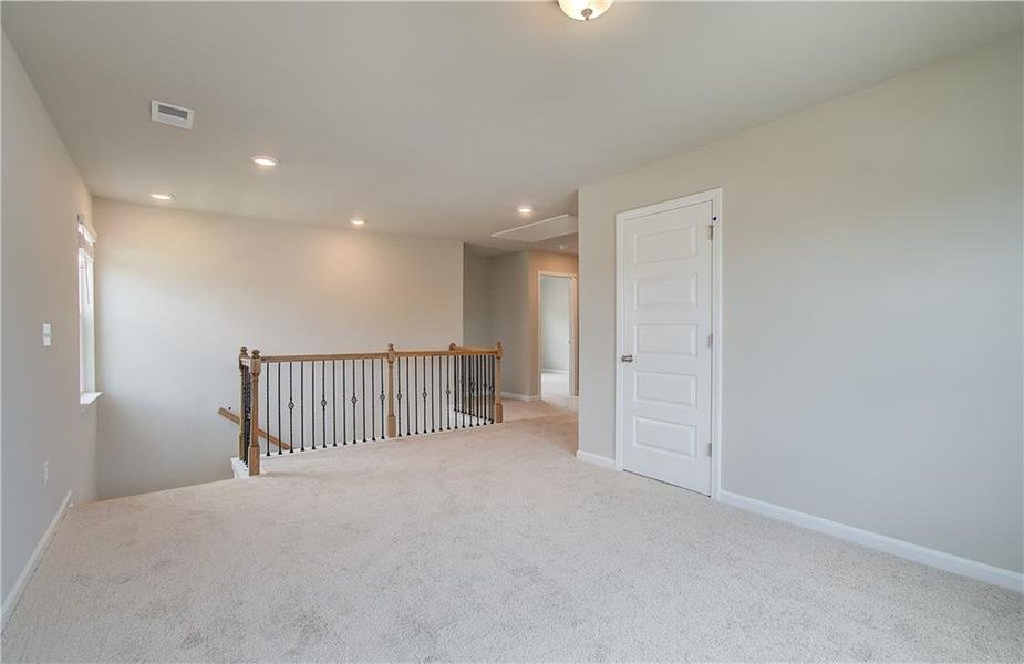 Spacious, unfurnished interior of a new home in Berkeley Lakes, Locust Grove (Image 23).