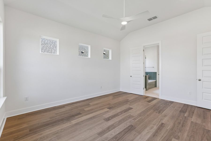 Spacious, unfurnished interior of a new home in Persimmon, Buda (Image 25). Spacious, unfurnished interior of a new home in Persimmon, Buda (Image 25).