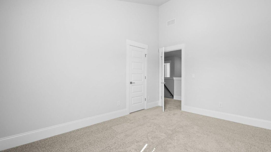 Spacious, unfurnished interior of a new home in Sheep Island, Summerville (Image 30).