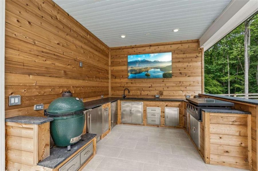 Exterior details and patio area of a home in , Gainesville (Image 43).