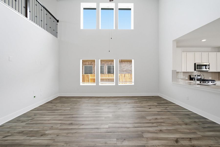 Spacious, unfurnished interior of a new home in Sunfield, Buda (Image 24).