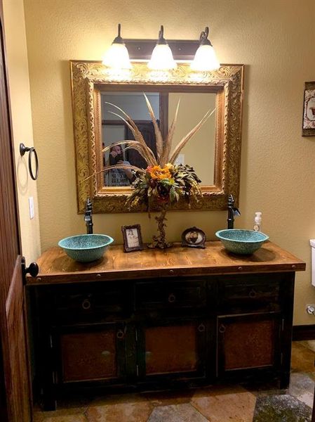 Furnished interior view inside a new home in , Fort Worth (Image 8).