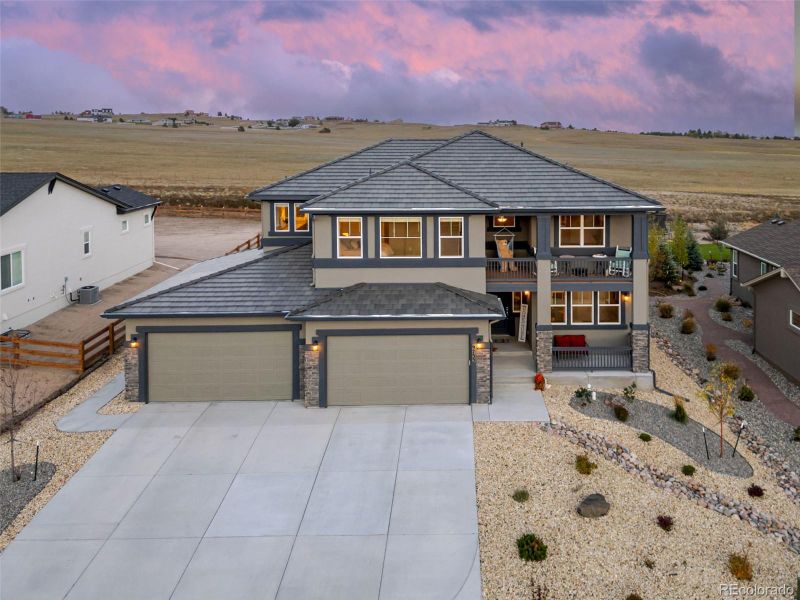 Gorgeous, Sprawling Two Story With Mountain Views!