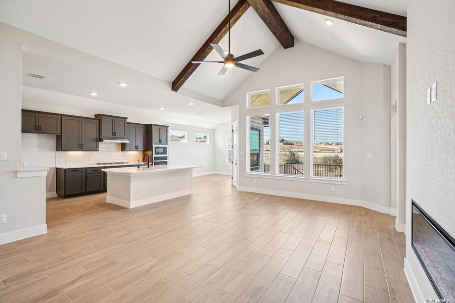 Spacious, unfurnished interior of a new home in Meyer Ranch, New Braunfels (Image 22).