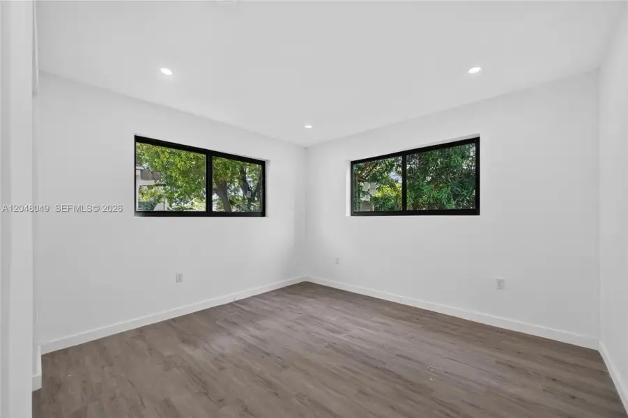 Spacious, unfurnished interior of a new home in , Fort Lauderdale (Image 19).