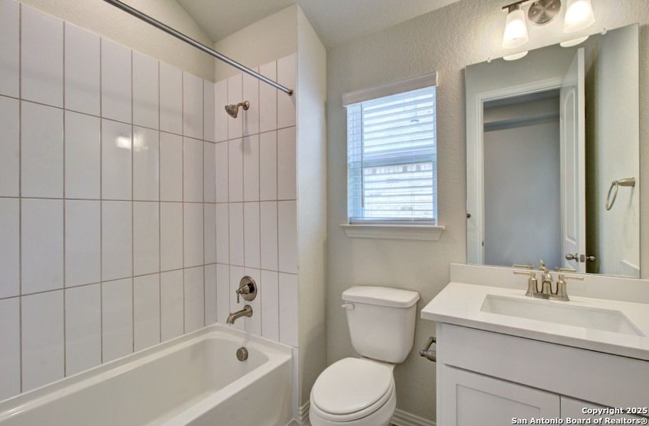 Furnished interior view inside a new home in Veranda, San Antonio (Image 9).