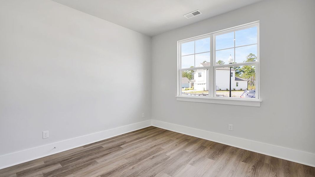 Spacious, unfurnished interior of a new home in Rolling Hills, Bolivia (Image 16).