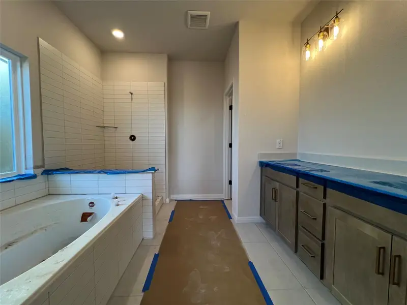 Furnished interior view inside a new home in Rolling Glen, Hutto (Image 4).