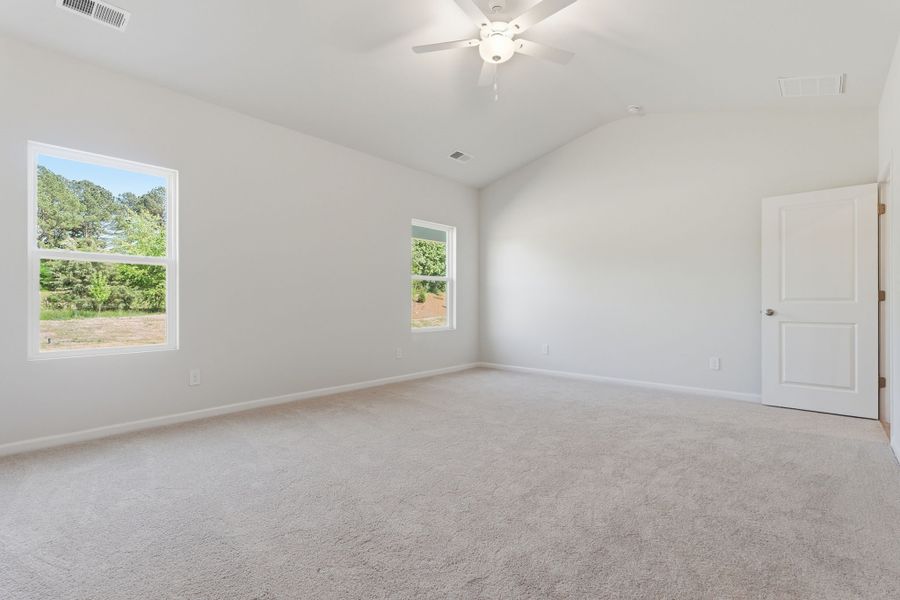 Spacious, unfurnished interior of a new home in Piper Creek, Newton (Image 23).