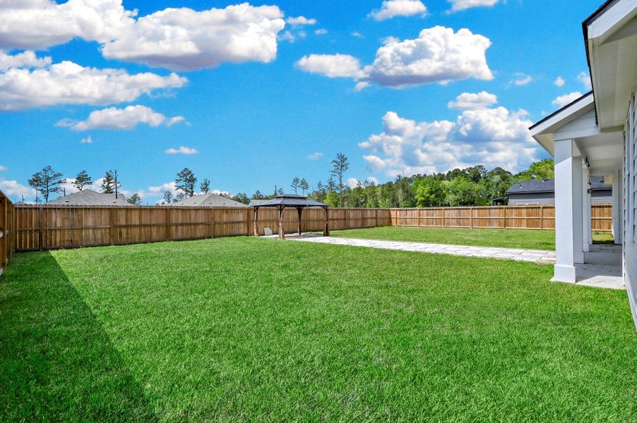 Exterior details and patio area of a home in Spring Branch Crossing, Conroe (Image 22).