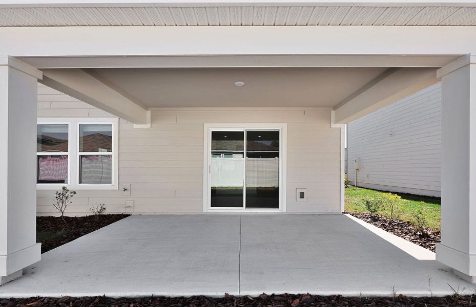 Exterior details and patio area of a home in Wells Landing, Jacksonville (Image 2).