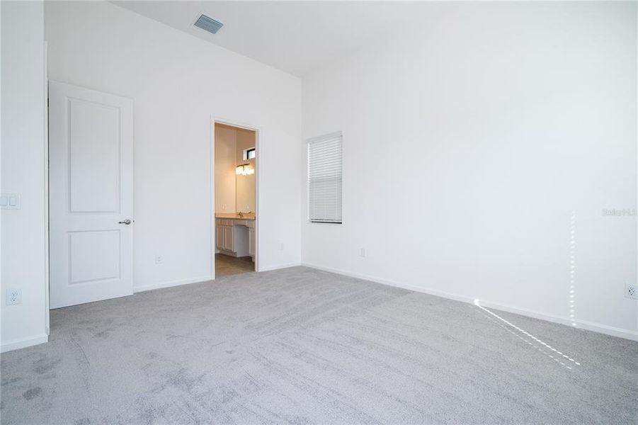 Spacious, unfurnished interior of a new home in , Orlando (Image 58).