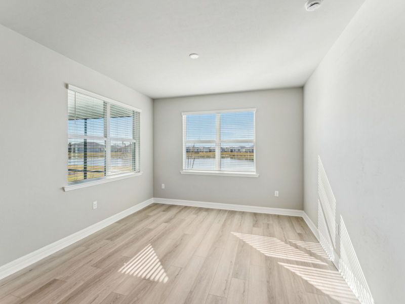 Spacious, unfurnished interior of a new home in Crescent Lakes - Signature Series, Punta Gorda (Image 18).