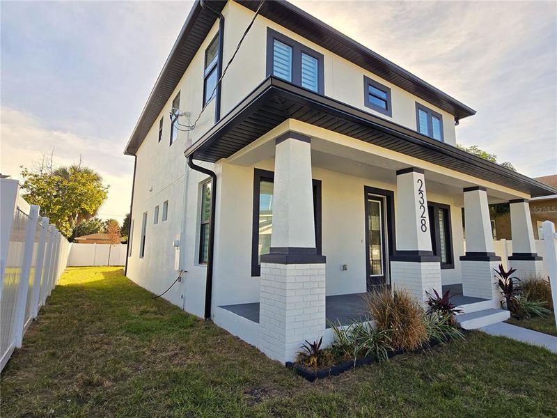 Exterior details and patio area of a home in , Tampa (Image 3).