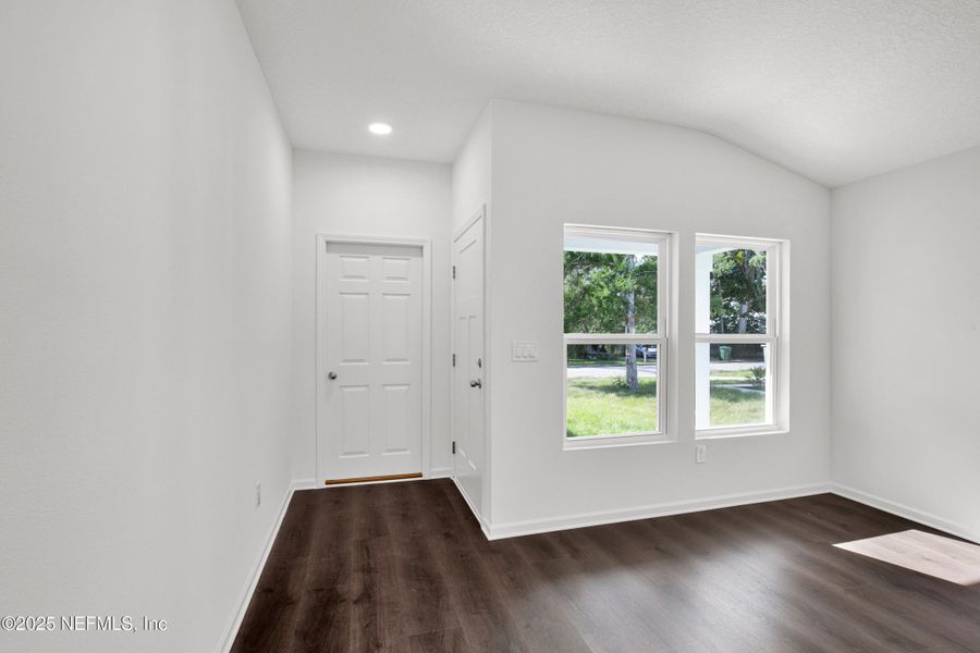 Spacious, unfurnished interior of a new home in , Palatka (Image 28).