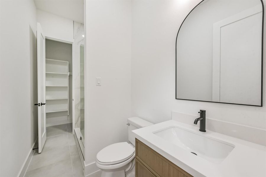 A full bathroom ensuite. The closet is located inside the bathroom.