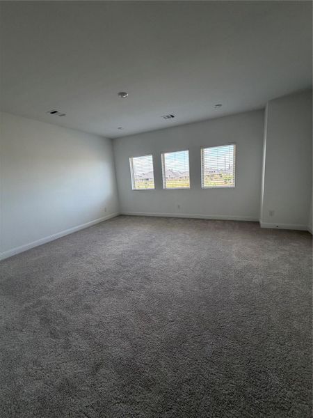 Spacious, unfurnished interior of a new home in Cross Creek West, Fulshear (Image 20).