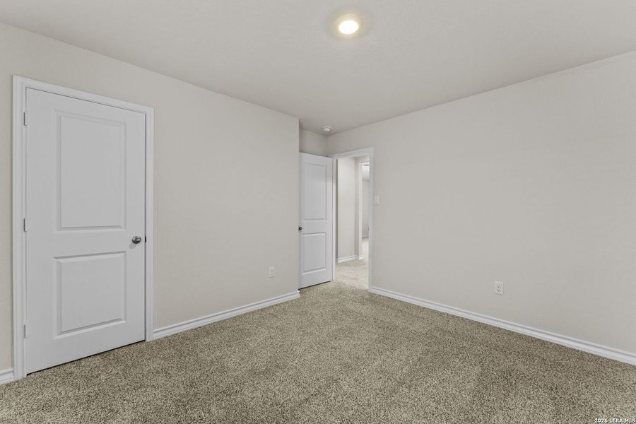 Spacious, unfurnished interior of a new home in Laurel Vistas, San Antonio (Image 24).