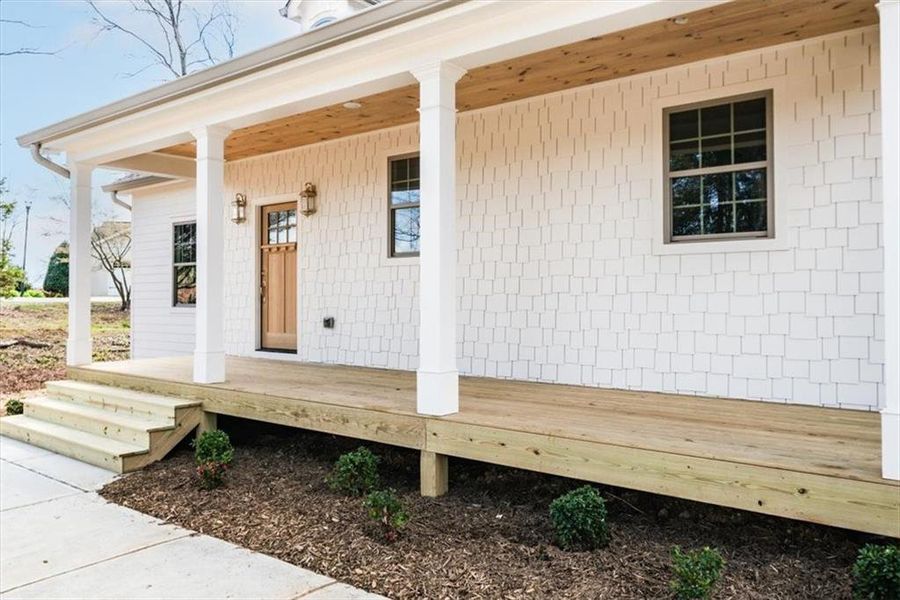 Exterior details and patio area of a home in , Murrayville (Image 4).