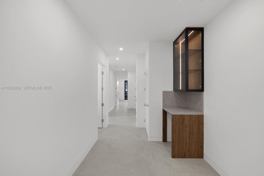 Hallyway with drybar Hallyway with drybar