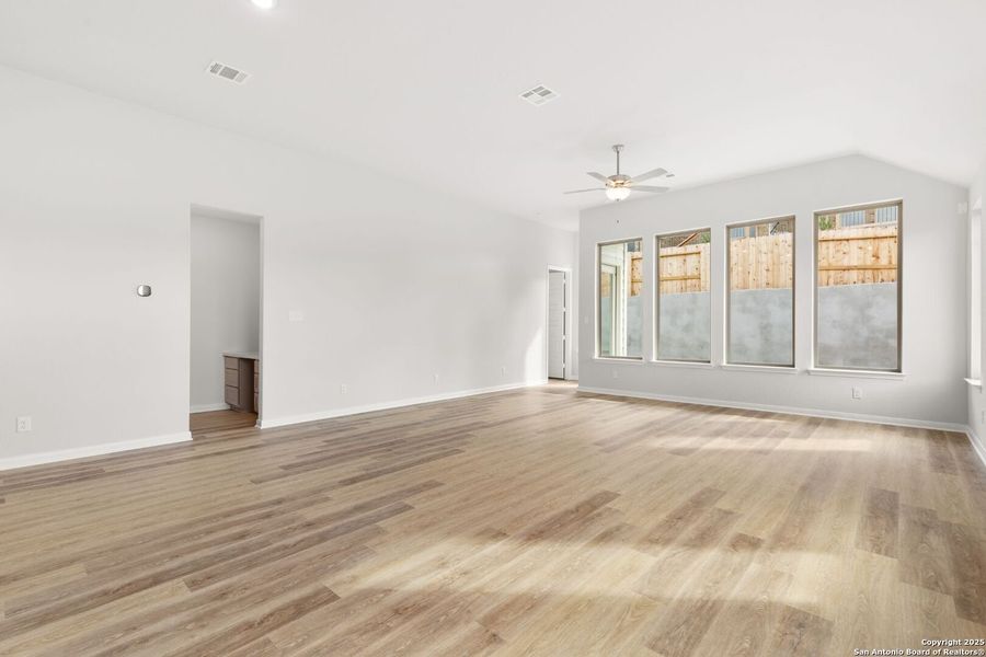Spacious, unfurnished interior of a new home in Homestead, Schertz (Image 23).