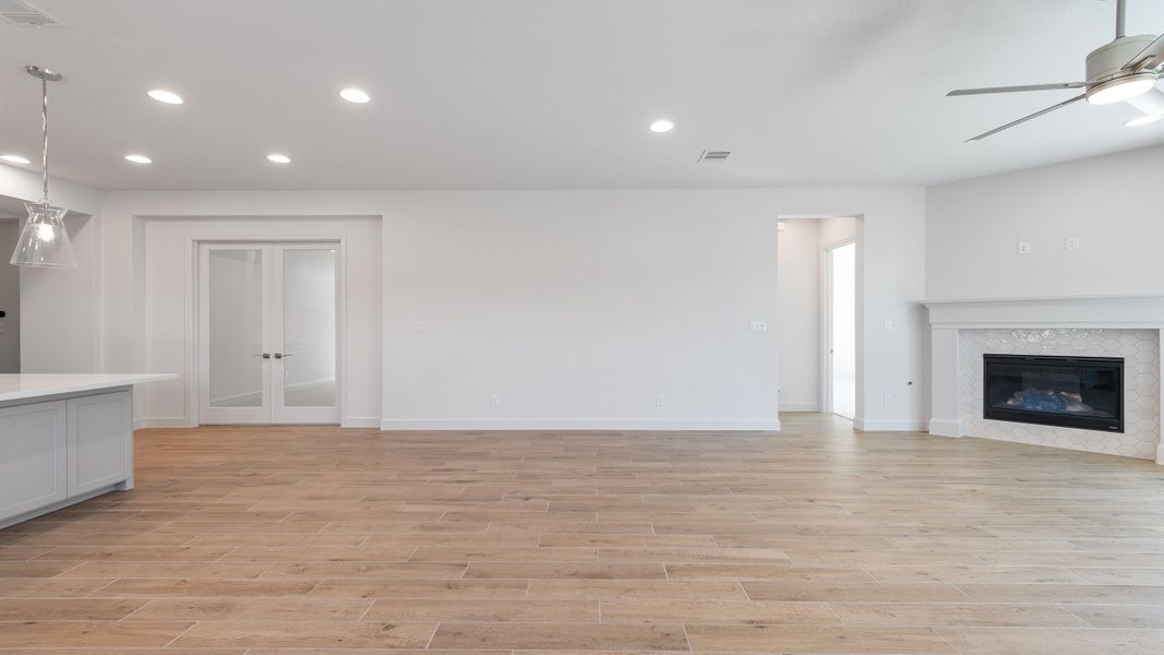 Spacious, unfurnished interior of a new home in Hillstead 50', Lavon (Image 24).