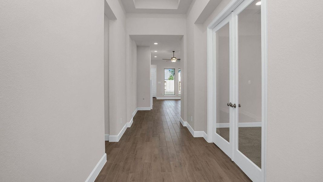Spacious, unfurnished interior of a new home in Evergreen, Conroe (Image 10).