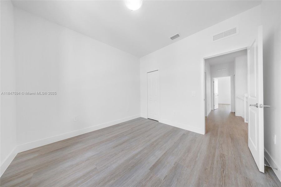 Spacious, unfurnished interior of a new home in , Homestead (Image 13).