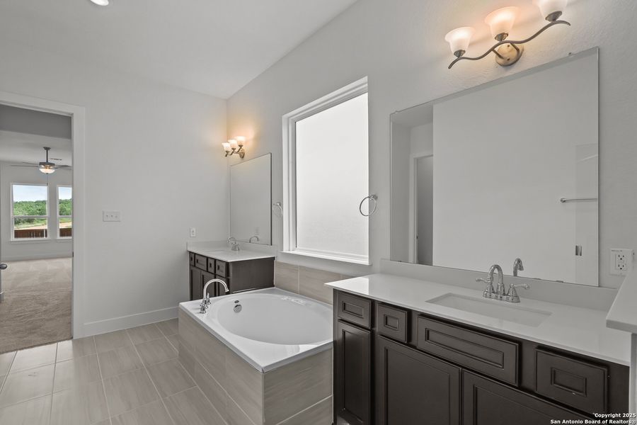 Furnished interior view inside a new home in Homestead, Schertz (Image 8).