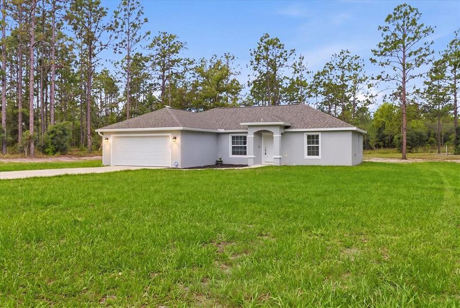 Exterior details and patio area of a home in , Dunnellon (Image 22). Exterior details and patio area of a home in , Dunnellon (Image 22).