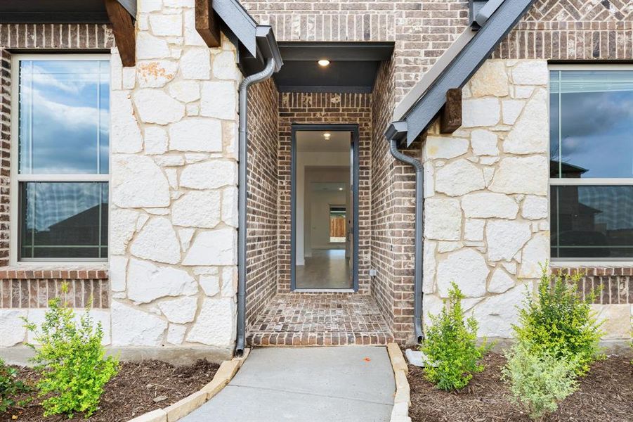Exterior details and patio area of a home in Meraki, Forney (Image 4).