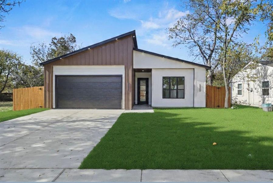 View of front of house with driveway and an attached garage