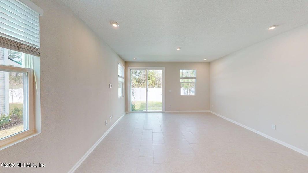 Spacious, unfurnished interior of a new home in Egret Creek, Jacksonville (Image 9).