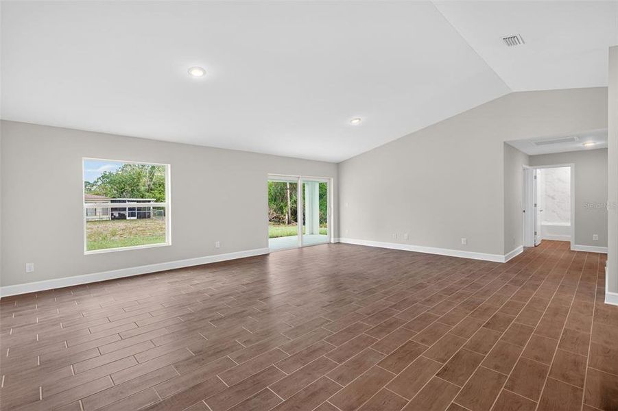 Spacious, unfurnished interior of a new home in , Port Charlotte (Image 9).