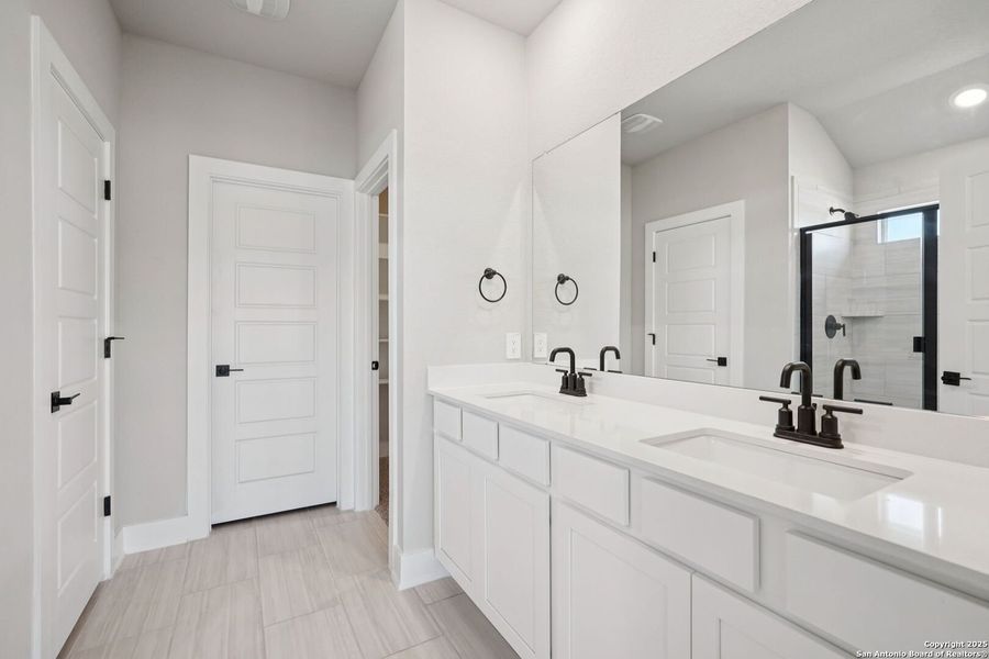 Furnished interior view inside a new home in Carmel Ranch, Schertz (Image 10). Furnished interior view inside a new home in Carmel Ranch, Schertz (Image 10).