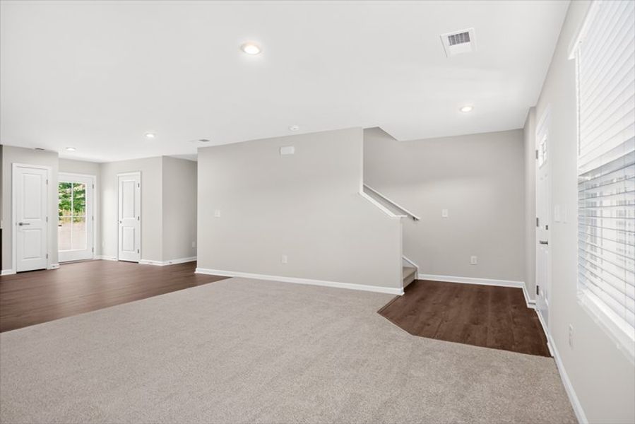 Spacious, unfurnished interior of a new home in Ellison, Spartanburg (Image 7).