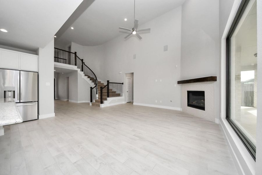 Spacious, unfurnished interior of a new home in Sunterra, Katy (Image 27). Spacious, unfurnished interior of a new home in Sunterra, Katy (Image 27).