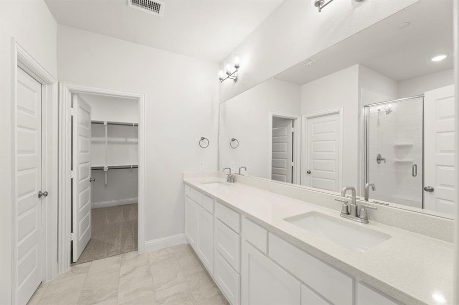 21. 3912 Keya - Bath