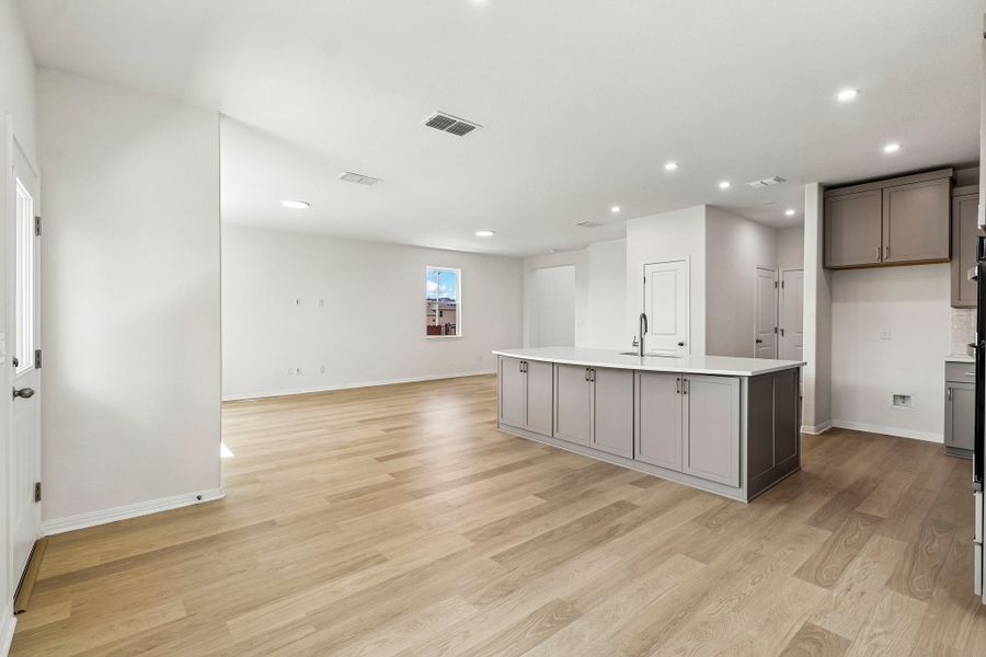 Spacious, unfurnished interior of a new home in Foxfield, Austin (Image 13). Spacious, unfurnished interior of a new home in Foxfield, Austin (Image 13).