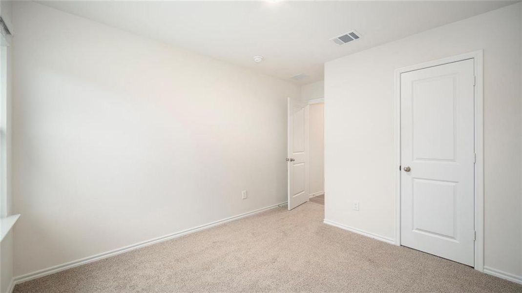 Spacious, unfurnished interior of a new home in Prairie Creek Estates, Kaufman (Image 8).
