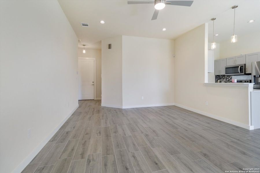 Spacious, unfurnished interior of a new home in , San Antonio (Image 20).