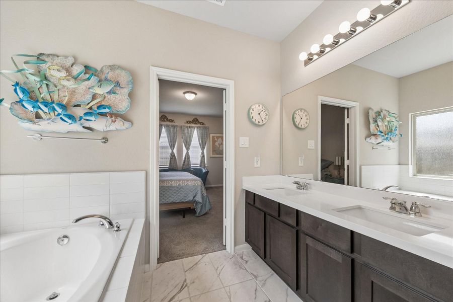 Furnished interior view inside a new home in Stonebrooke, Conroe (Image 15).